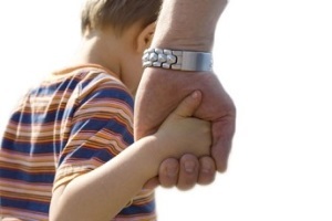 Ограничение родительских прав - в чем отличие от лишения?