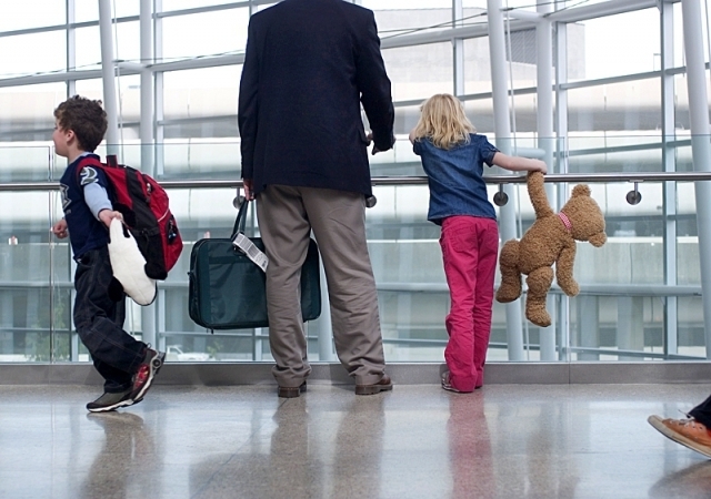 Как запретить выезд ребенка за границу - куда нужно обратиться, какие должны быть основания