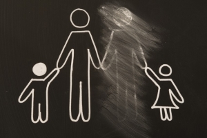 Уклонение родителя от исполнения родительских обязанностей - как доказать, последствия, куда обращаться