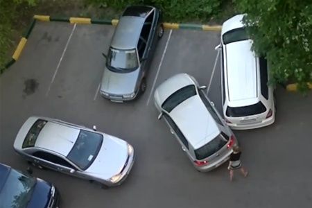 Что делать в случае повреждения припаркованной машины?
