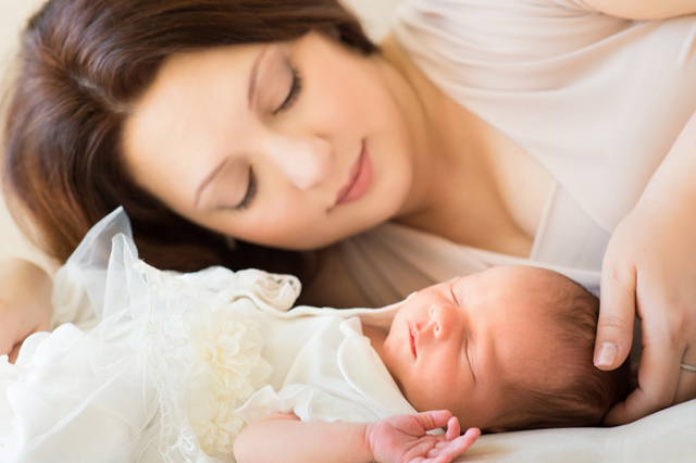 Можно ли дать ребенку фамилию матери при рождении - порядок присвоения фамилии новорожденному ребенку